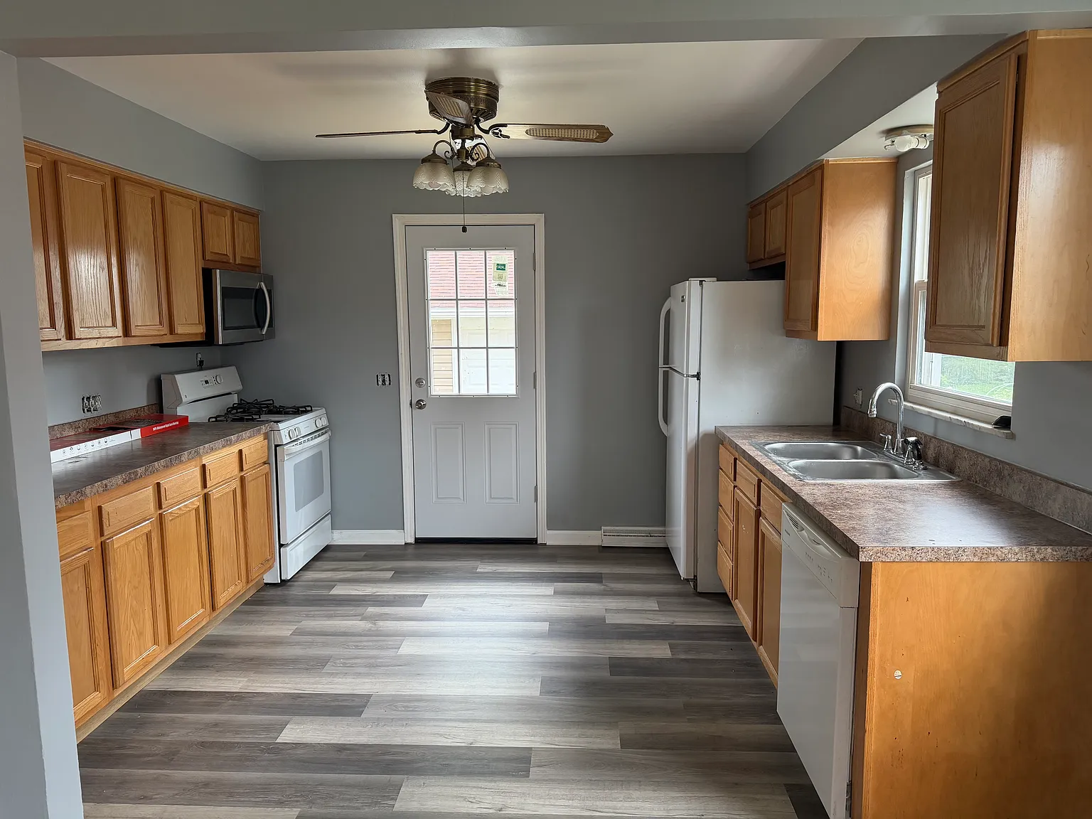 3 bed, 1370 sqft, $1,400 — Photo 3