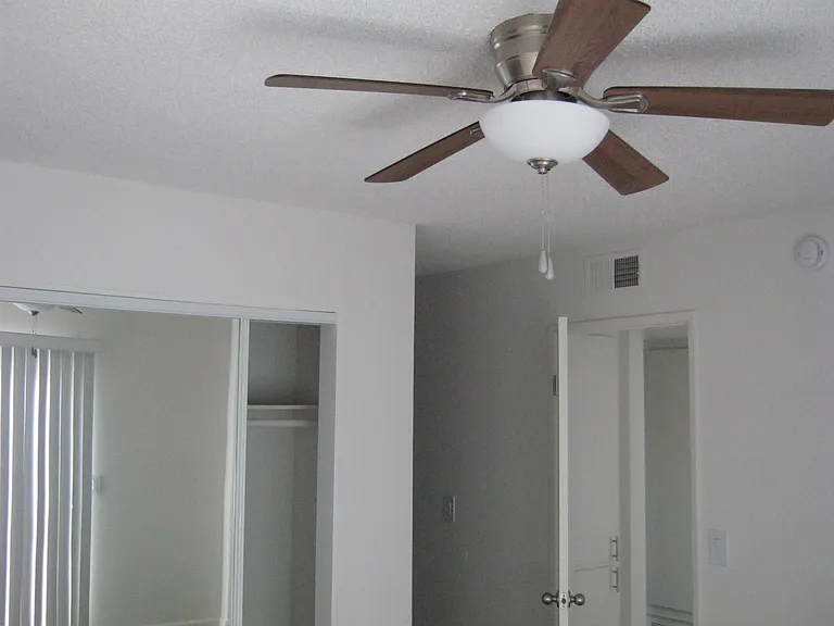 Ramona Apartments — Photo 10