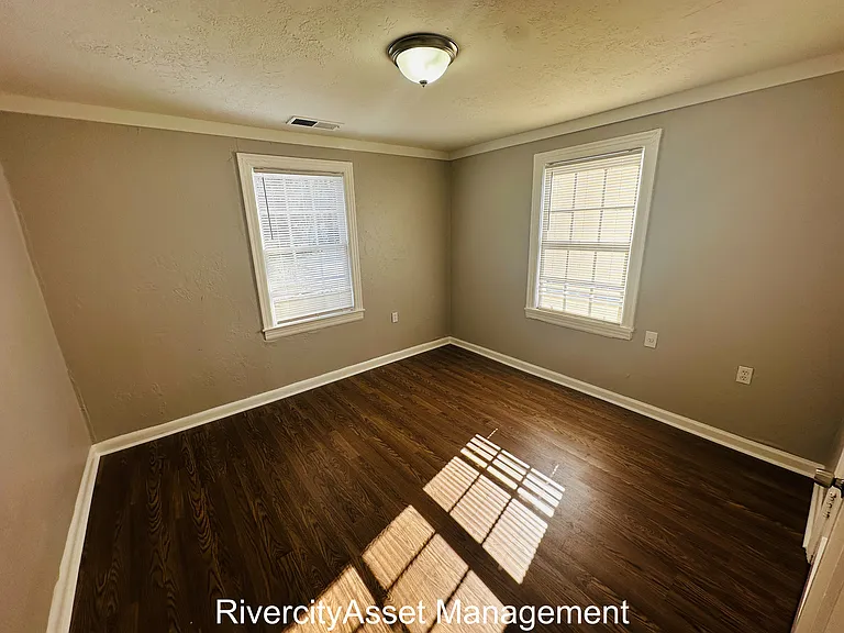 1911 The Oaks Ave — Photo 11