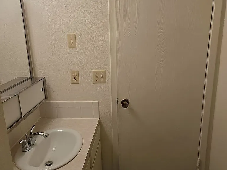 2049 SW 6th Ave — Photo 17