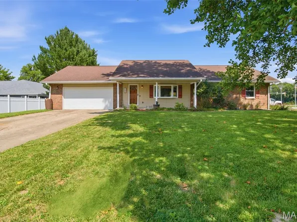 102 Irene Dr, Saint Jacob, IL 62281