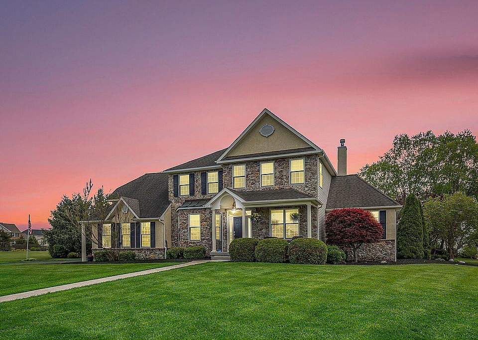 1st image of 218 Hickory Ln