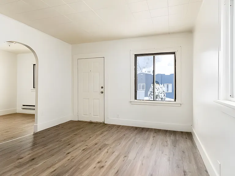 723 W Lewis St — Photo 8