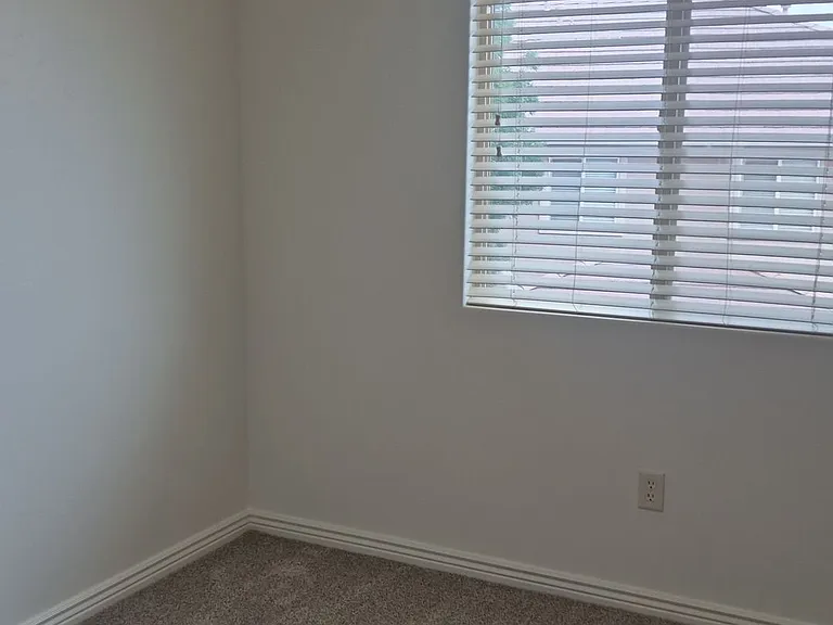 1000 E Bluff View Dr #32 — Photo 6