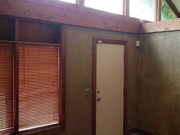 3rd image of 1205 Lakeview Ave