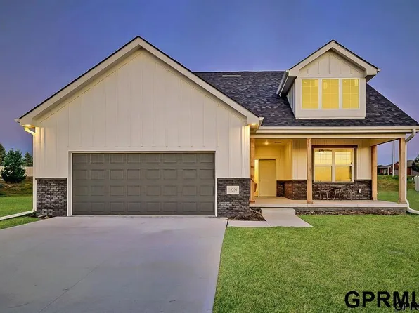 10209 S 180 Avenue Cir, Omaha, NE 68136