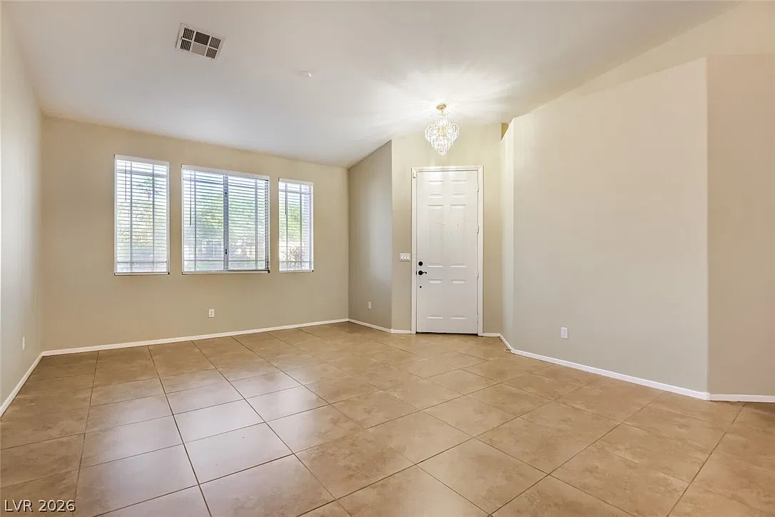 4 bed, 2.0 bath, 2128 sqft, $2,800 — Photo 4