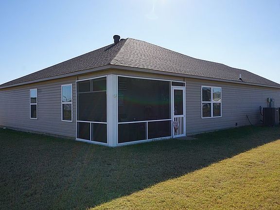 3rd image of 401 Harper Dr