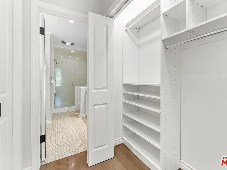 906 N Doheny Dr #311 — Photo 3