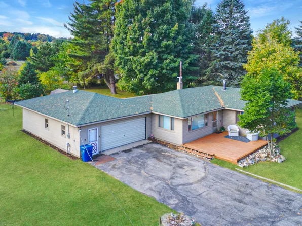 6649 S South Shore Dr, Bear Lake, MI 49614