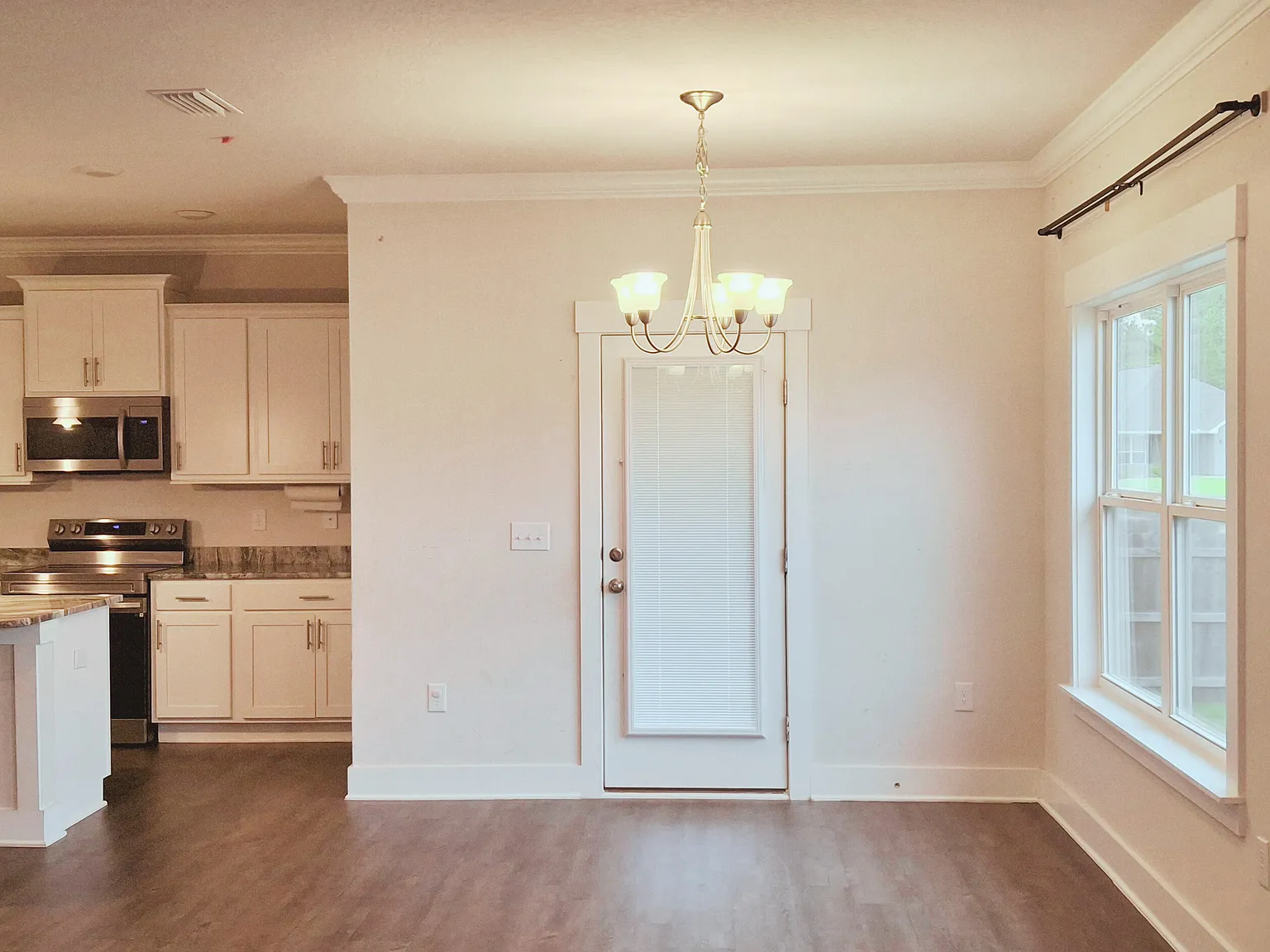 4 bed, 1815 sqft, $2,300 — Photo 4
