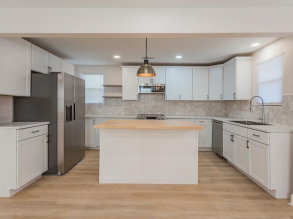 4th image of 4011 Clio Ave