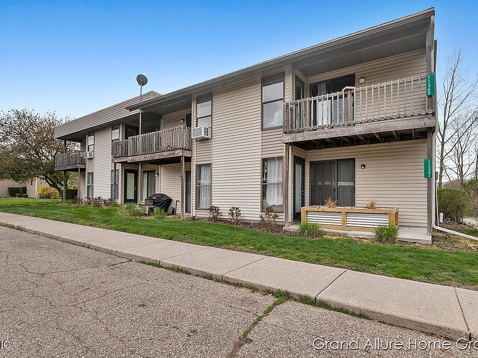 1st image of 11365 40th Ave #14