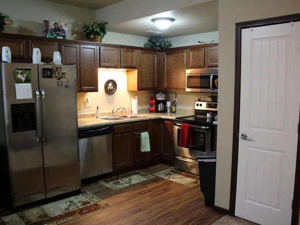 3730 Ravenwood Cir, Waterloo, IA