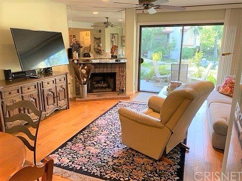 3rd image of 21551 Burbank Blvd Unit 85