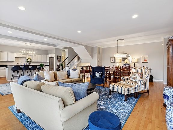 3rd image of 2740 Valor Dr