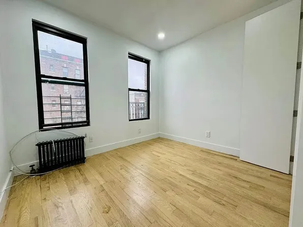 1819 Beverley Road image 14 of 20