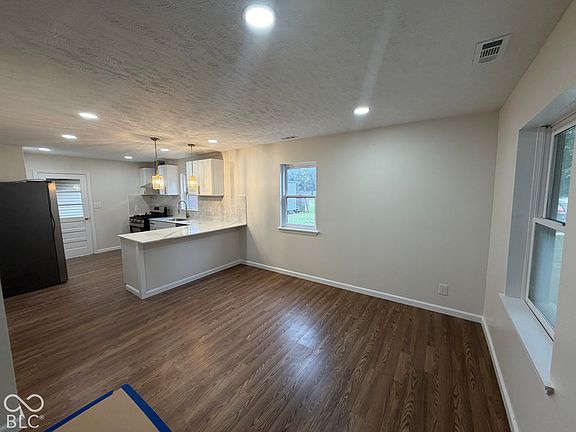 4th image of 802 Park Rd