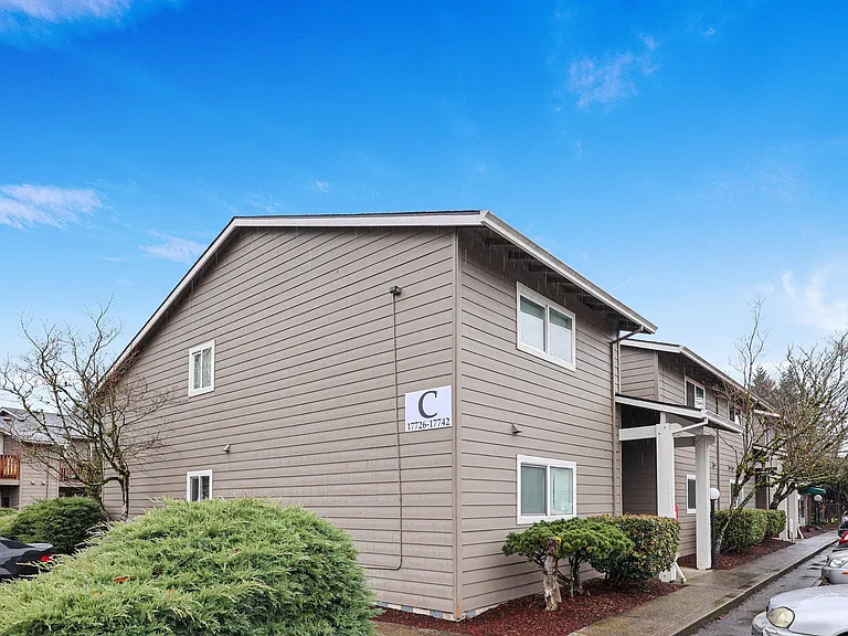 Applegate Apartments — Photo 27