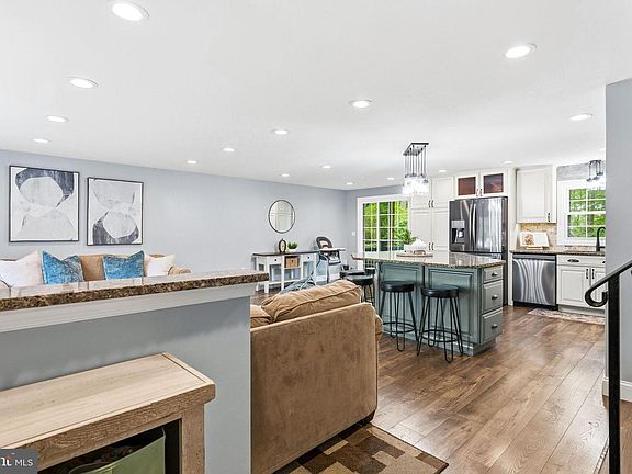 5th image of 4409 Cotuit Cir