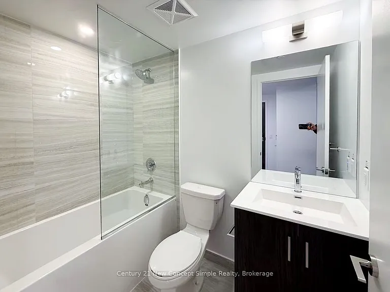 180 Front St E #806 — Photo 8