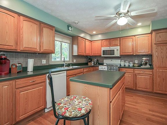2nd image of 39 Claremont Dr