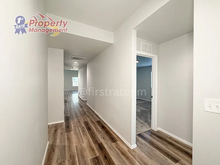 4918 Endicott Dr — Photo 4