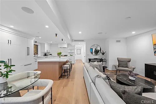 322 1/2 Iris Ave Photo 1