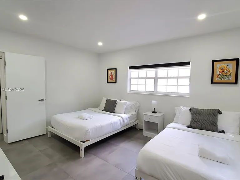 510 NE 66th St #1 — Photo 16