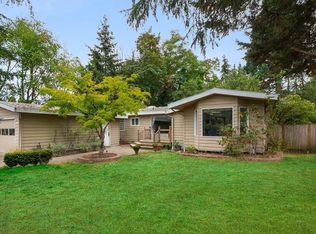 8055 NE 28th St, Medina, WA 98039