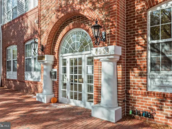 4951 Brenman Park Dr APT 110, Alexandria, VA 22304