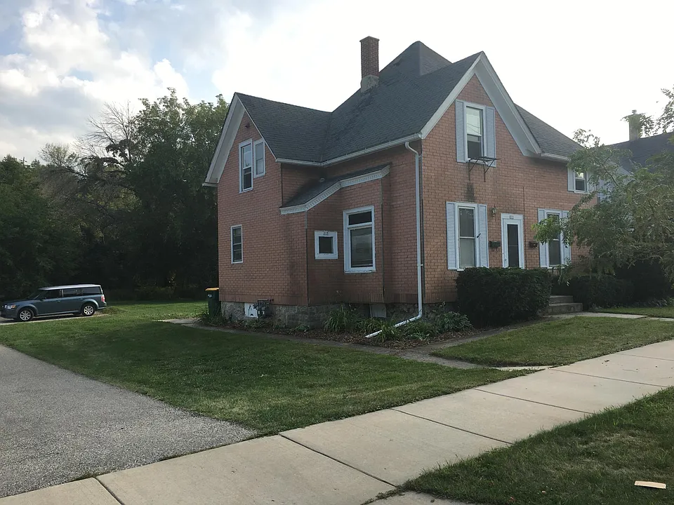 221 W Chestnut St #LOWER