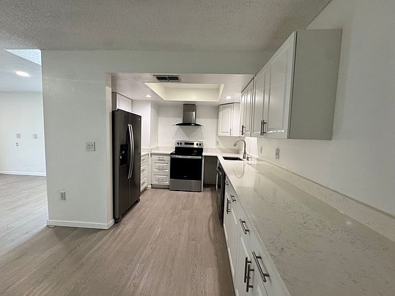 3rd image of 5368 Royal Palm Ave