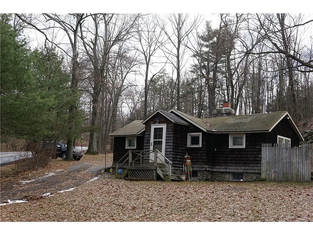183 Quaker Hill Rd photo 1
