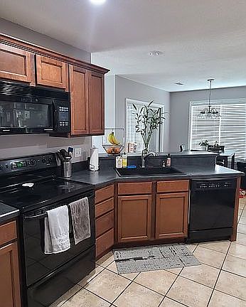 3rd image of 805 Norman Dr