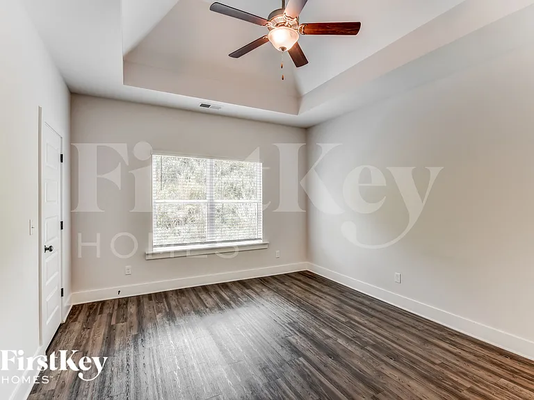 1410 Woodridge Pl — Photo 8