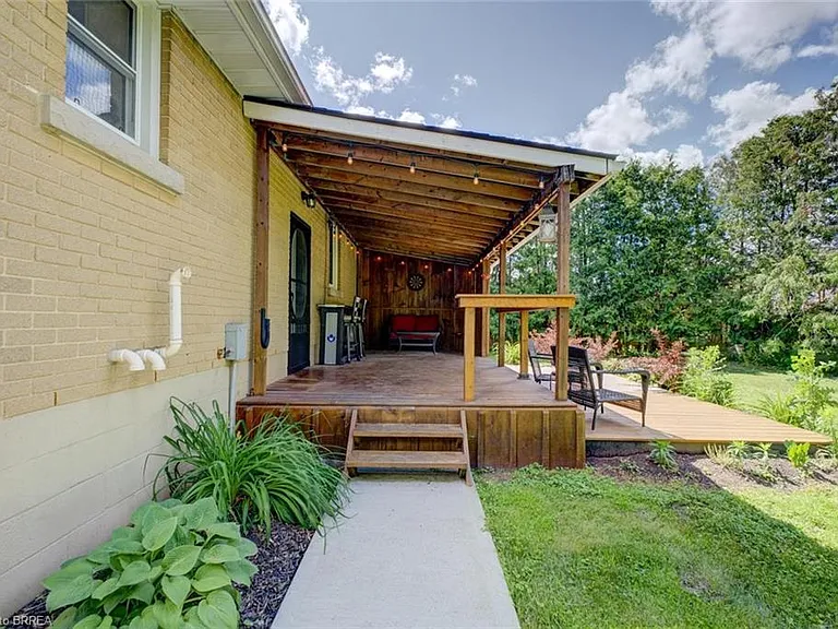56 Avondale St — Photo 40