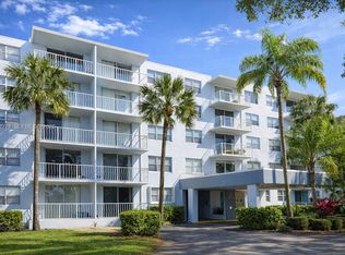 470 Executive Center Dr APT 2D, West Palm Beach, FL 33401