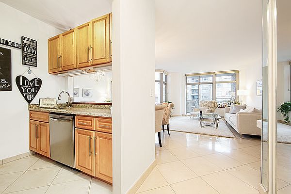1st image of 188 E 64th St APT 1404