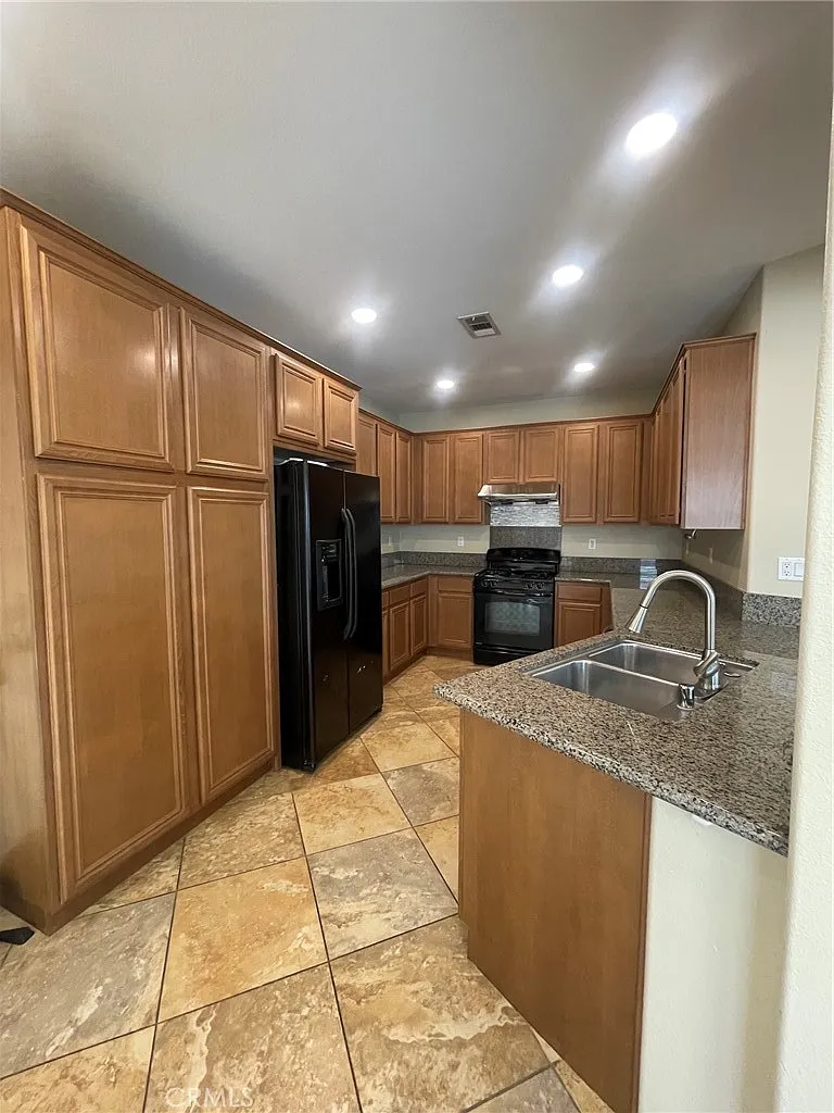 4 bed, 2.5 bath, 1707 sqft, $3,550 — Photo 3