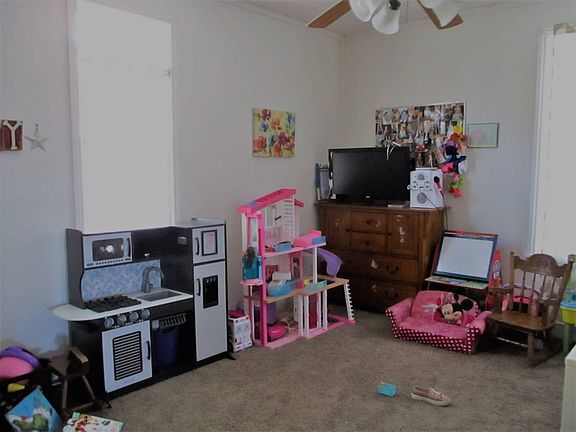 3rd image of 48 E Vine St