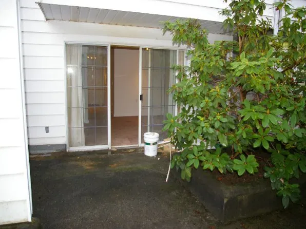 707 8th St #113, New Westminster, BC V3M 3S6