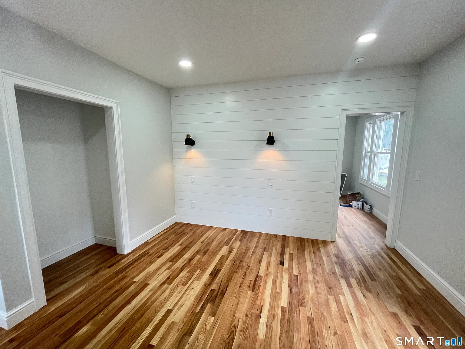 2 bed, 1.0 bath, 6336 sqft, $2,450 — Photo 4