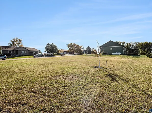 1311 S Lynn Ave, Montrose, SD 57048