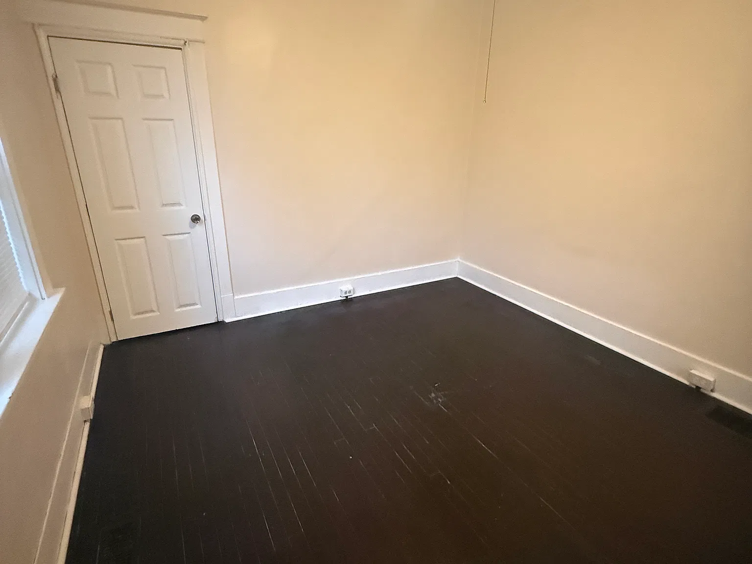 216 Sarah St — Photo 2