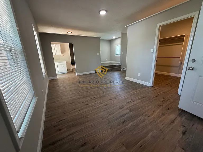 2220 E 46th St — Photo 10