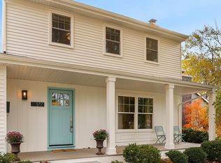 177 Hillcrest Ave, Glen Ellyn, IL 60137