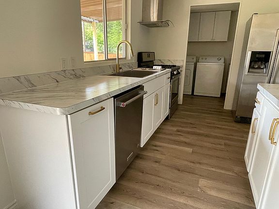 5th image of 5681 Lesli Ln