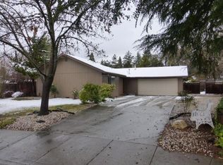 611 Chantal Ct, Medford, OR 97504