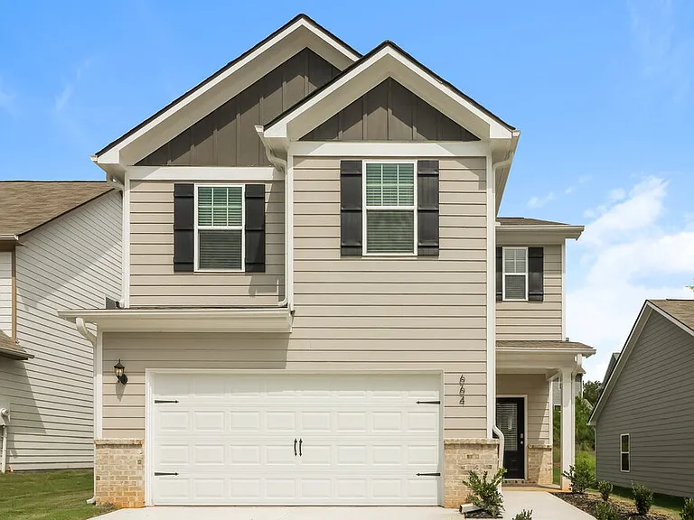 664 Mackenzie Cv — Photo 1